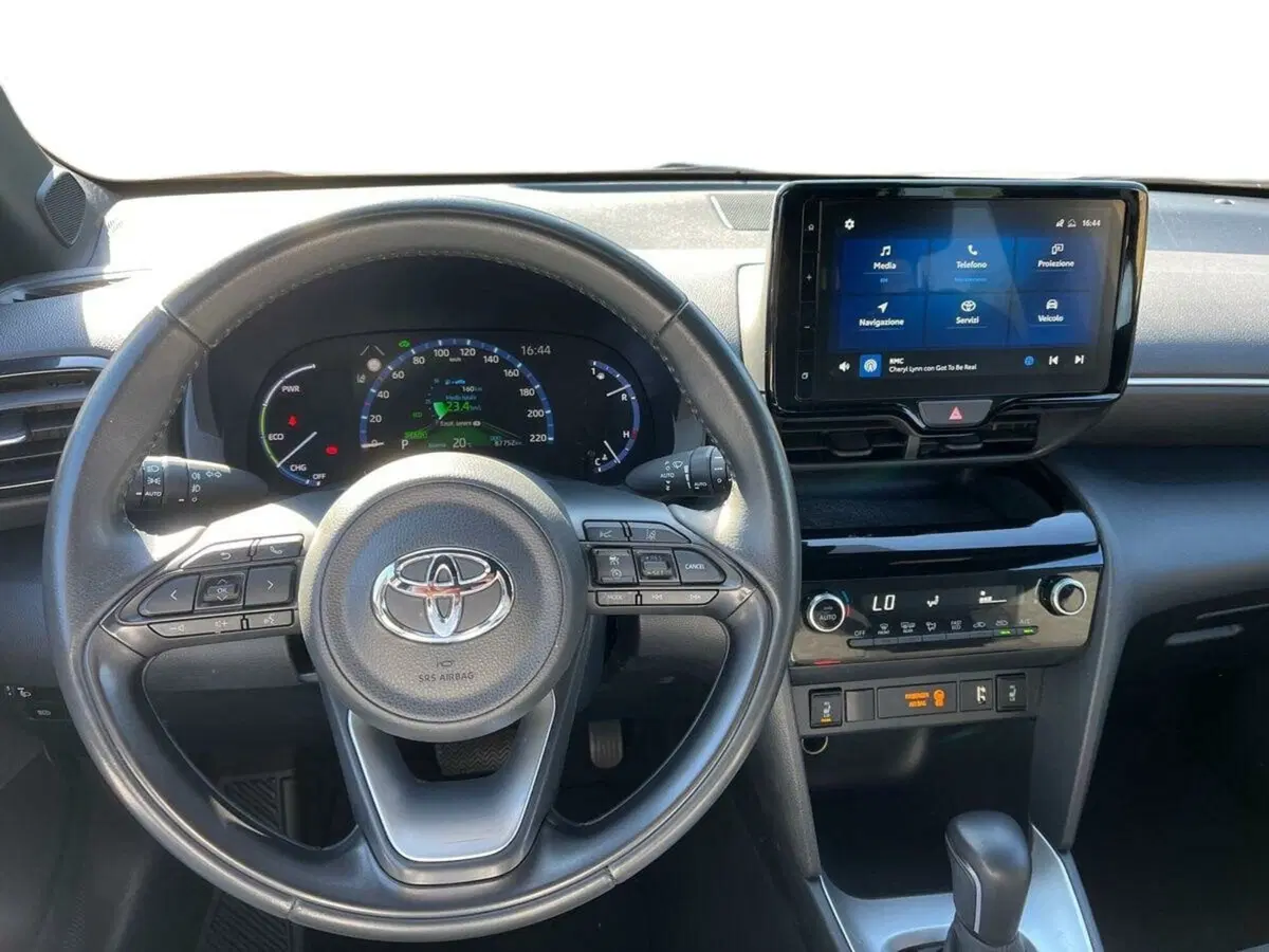 Toyota Yaris Cross usata a Lecco (8)