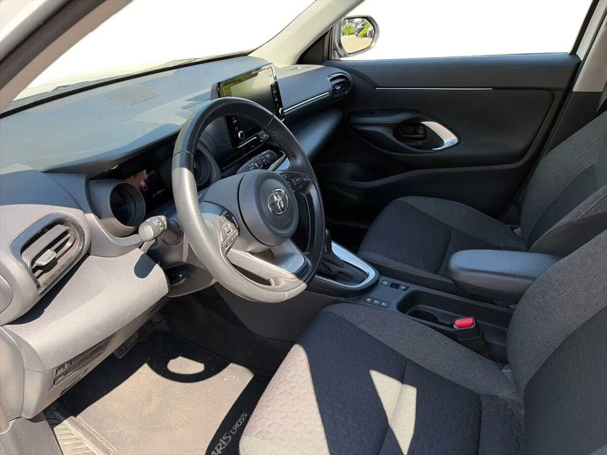 Toyota Yaris Cross usata a Lecco (7)