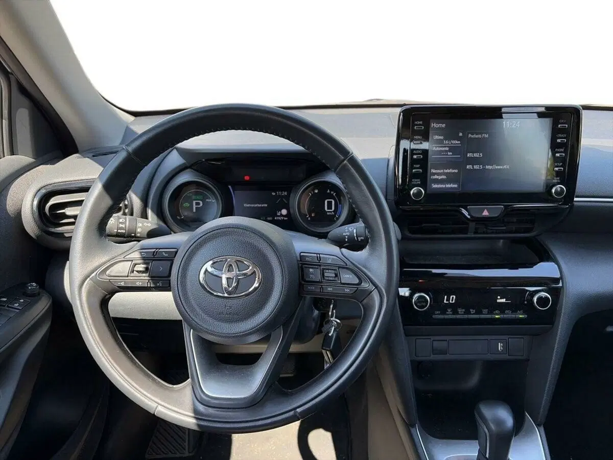Toyota Yaris Cross usata a Lecco (8)