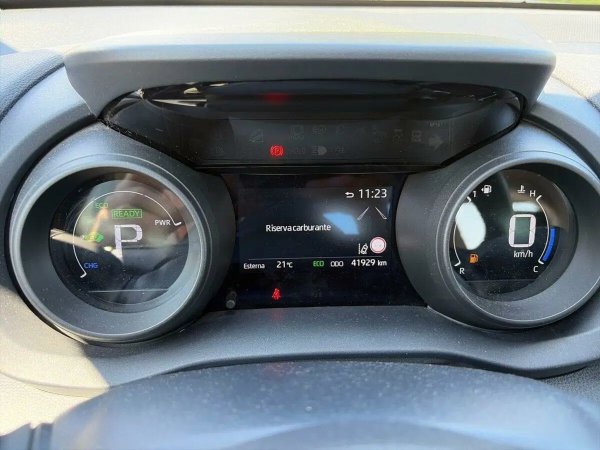 Toyota Yaris Cross usata a Lecco (9)