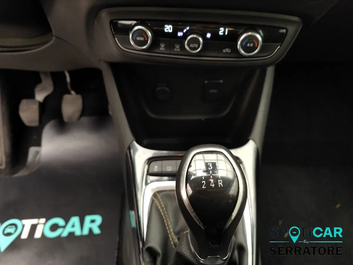 Opel Crossland X usata a Como (12)