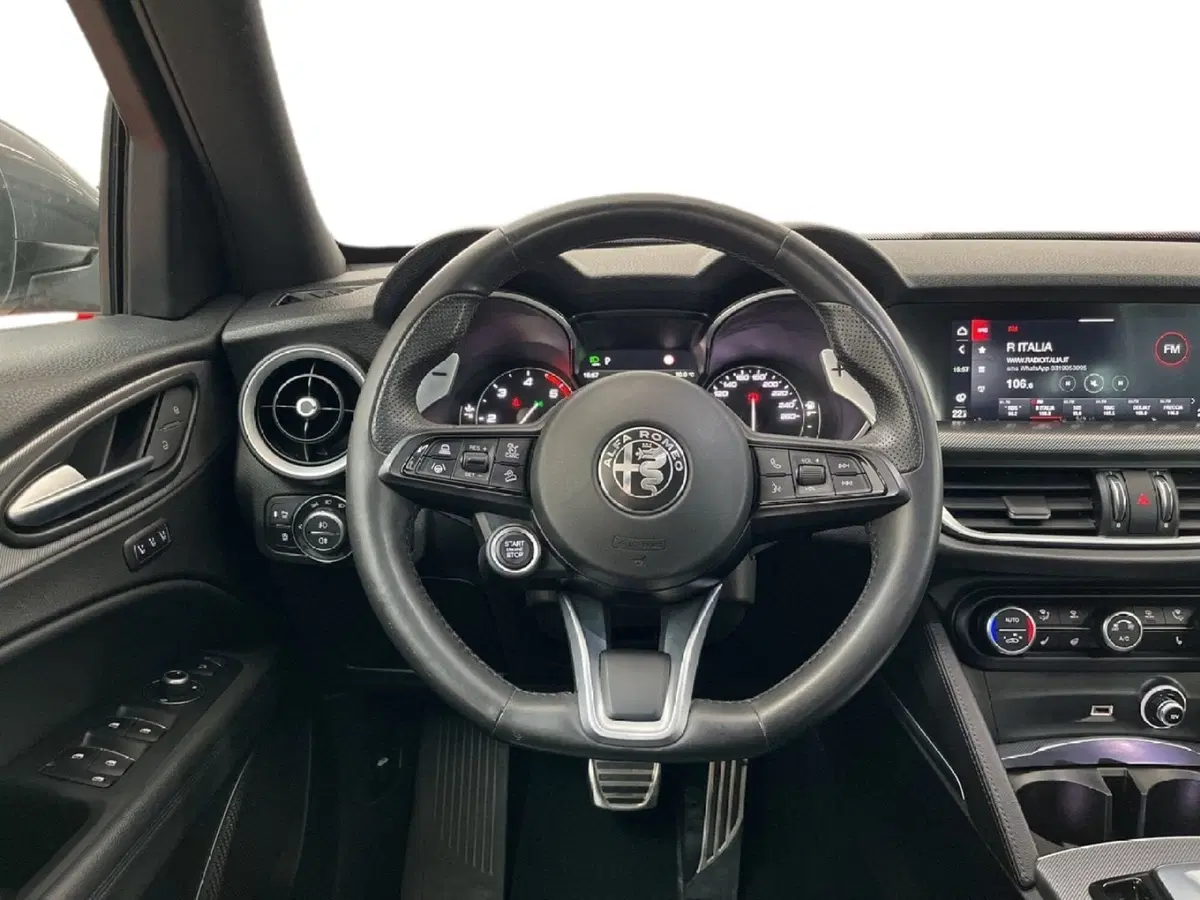 Alfa Romeo Stelvio usata a Torino (12)