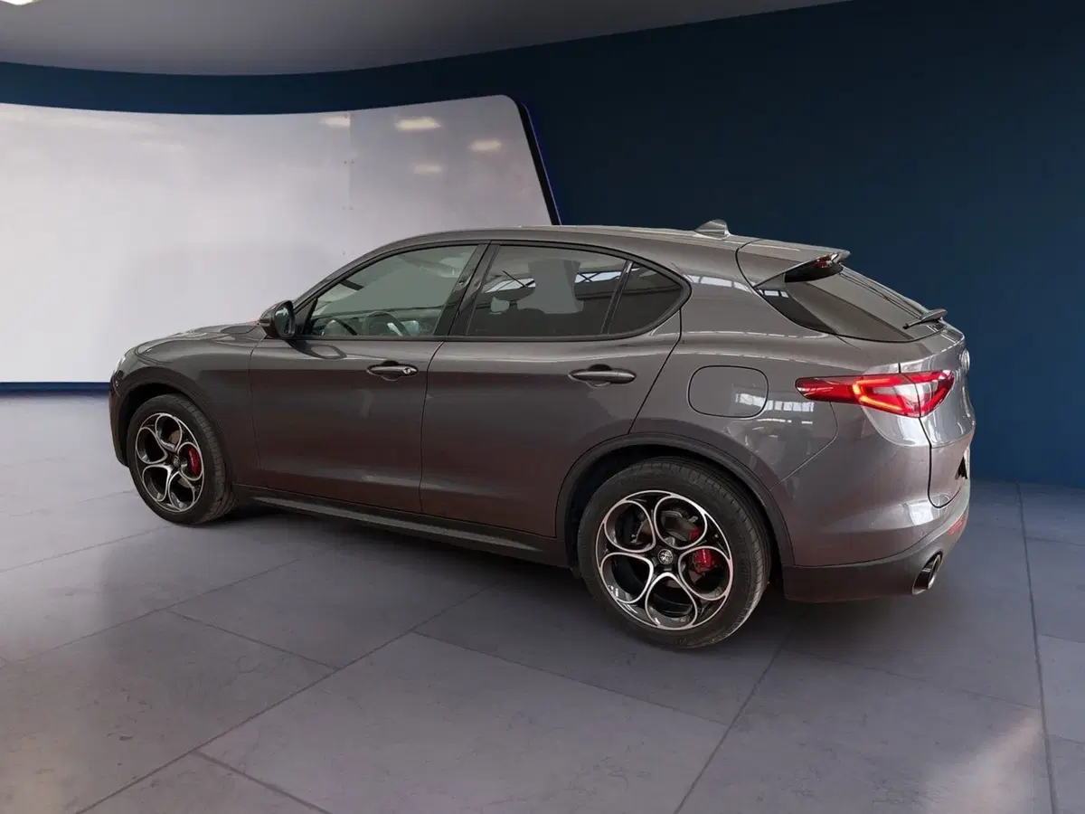 Alfa Romeo Stelvio usata a Torino (4)