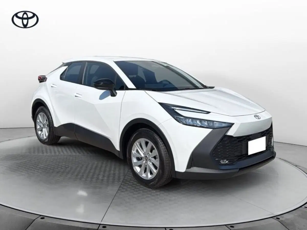 Toyota Toyota C-HR nuova a Vicenza (5)