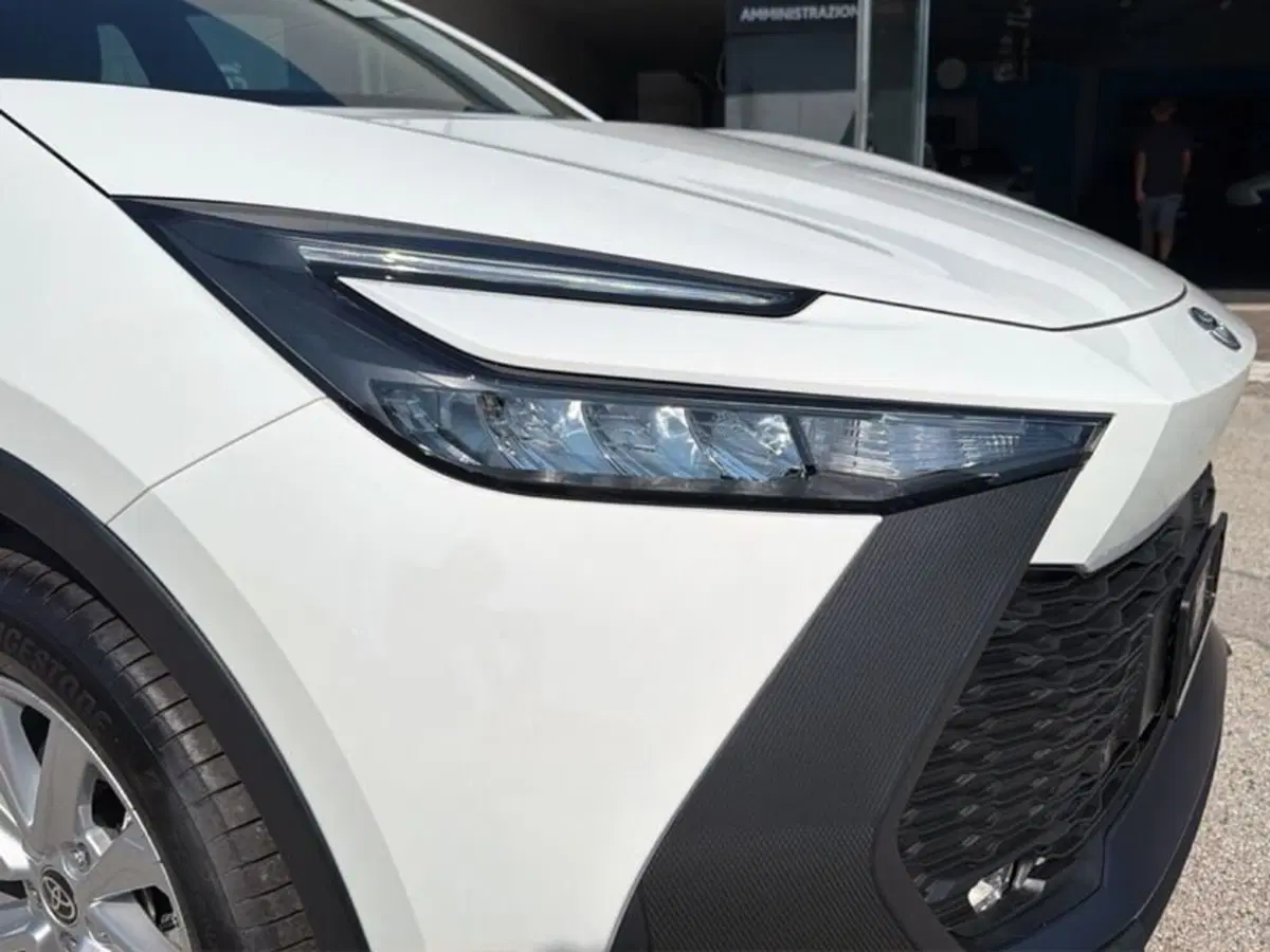 Toyota Toyota C-HR nuova a Vicenza (9)