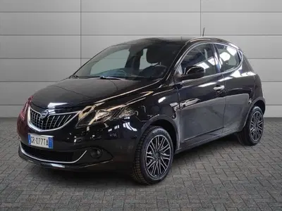 Lancia Ypsilon 1.0 FireFly 5 porte S&amp;S Hybrid Gold Plus del 2023 usata a Milano