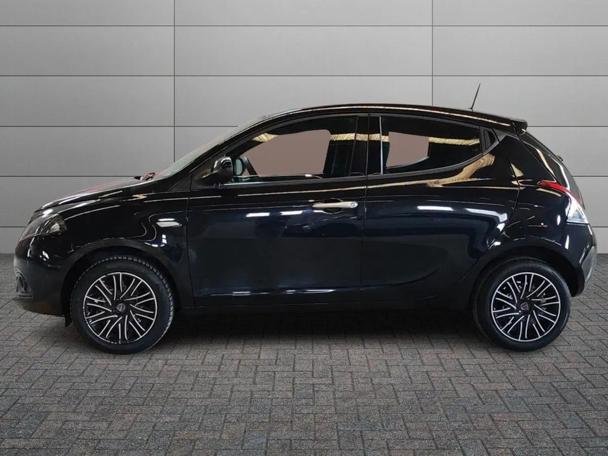 Lancia Ypsilon usata a Milano (2)