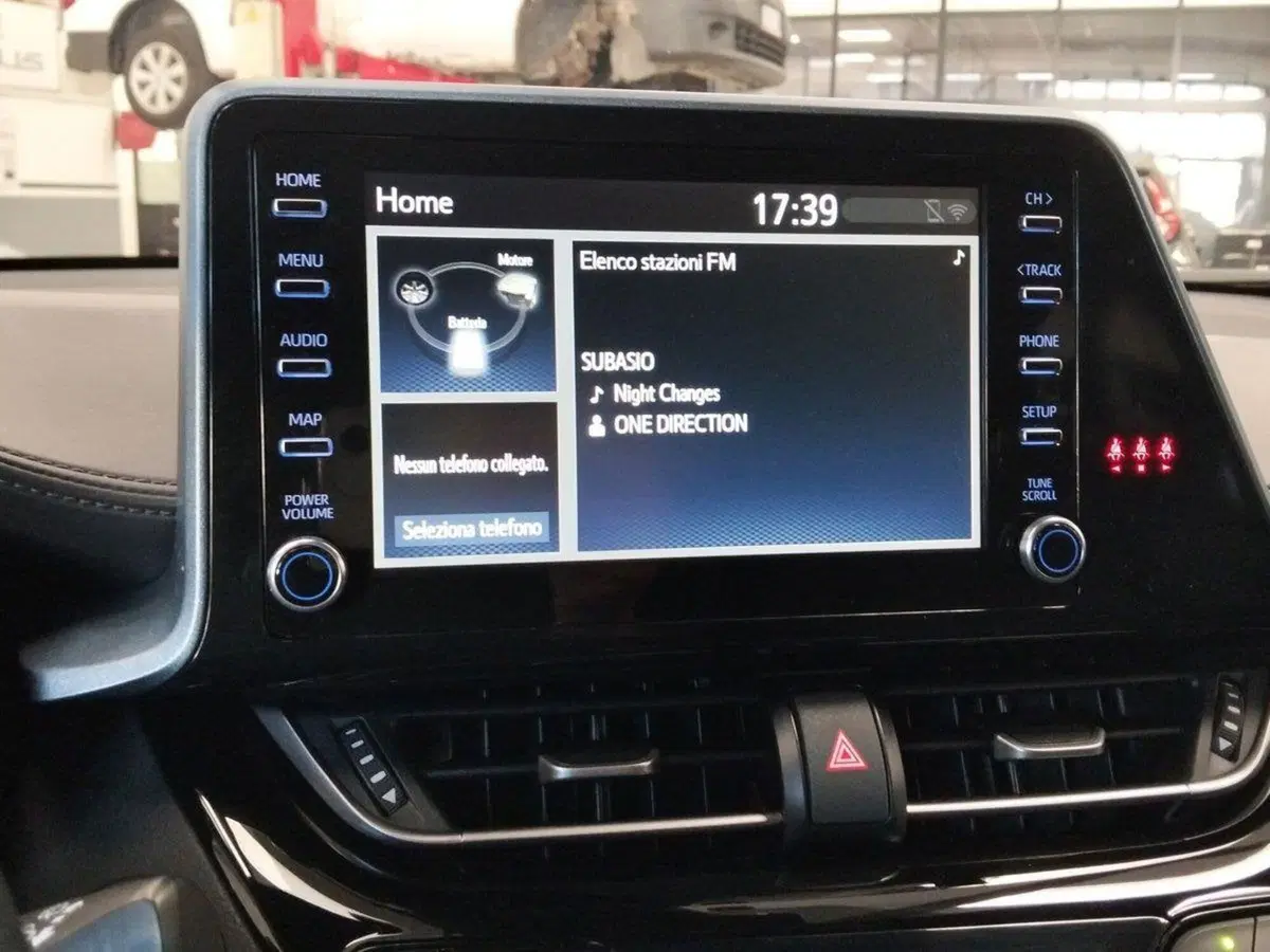Toyota Toyota C-HR usata a Roma (10)