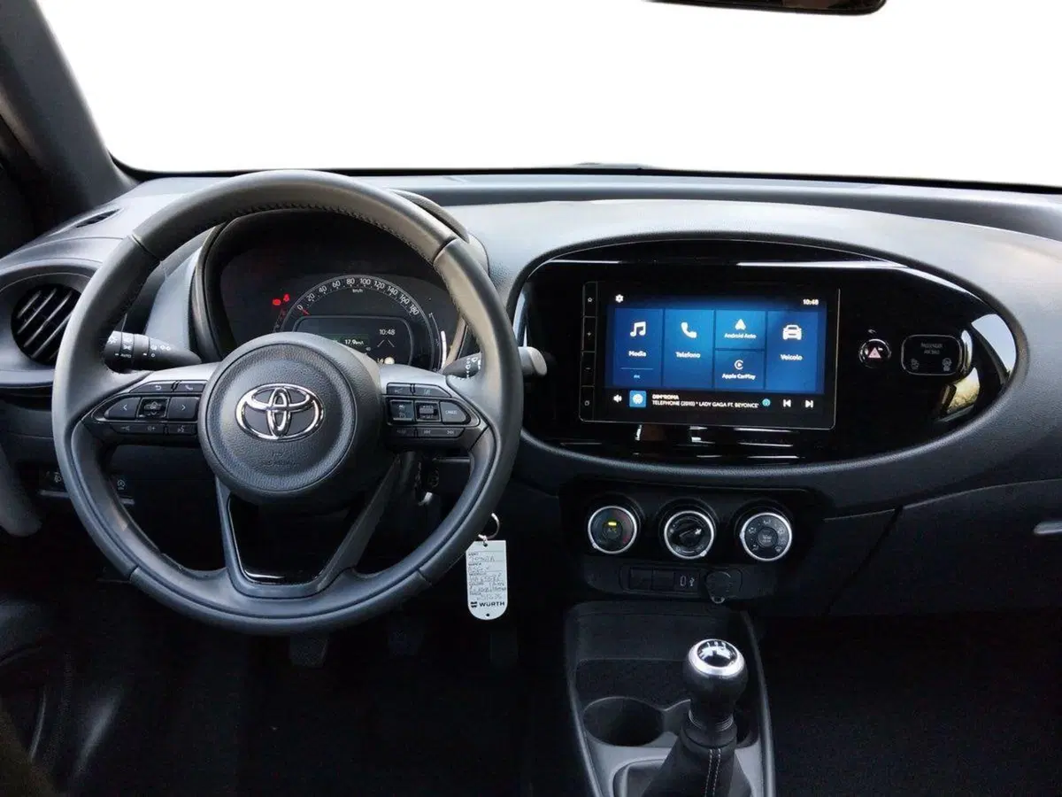 Toyota Aygo X usata a Roma (7)