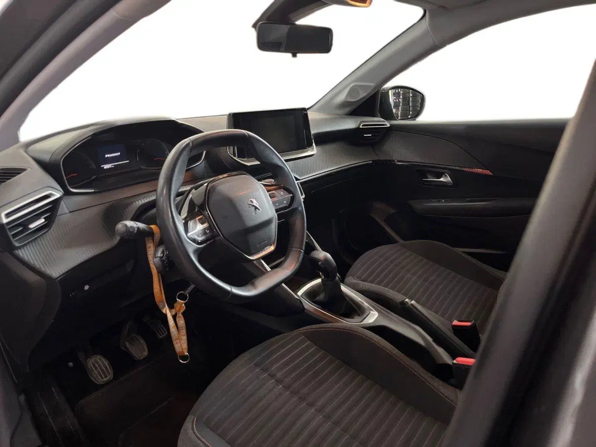Peugeot 208 usata a Lecce (10)
