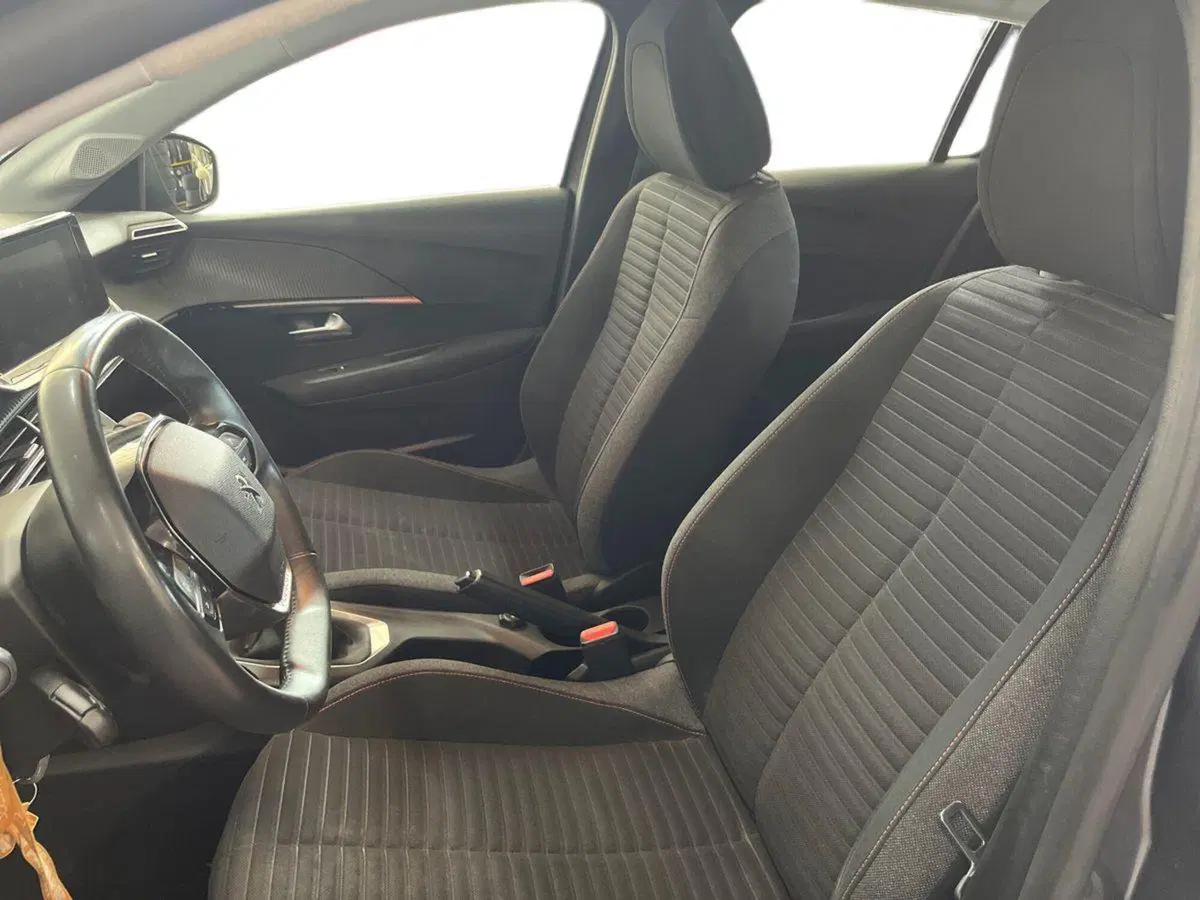 Peugeot 208 usata a Lecce (7)