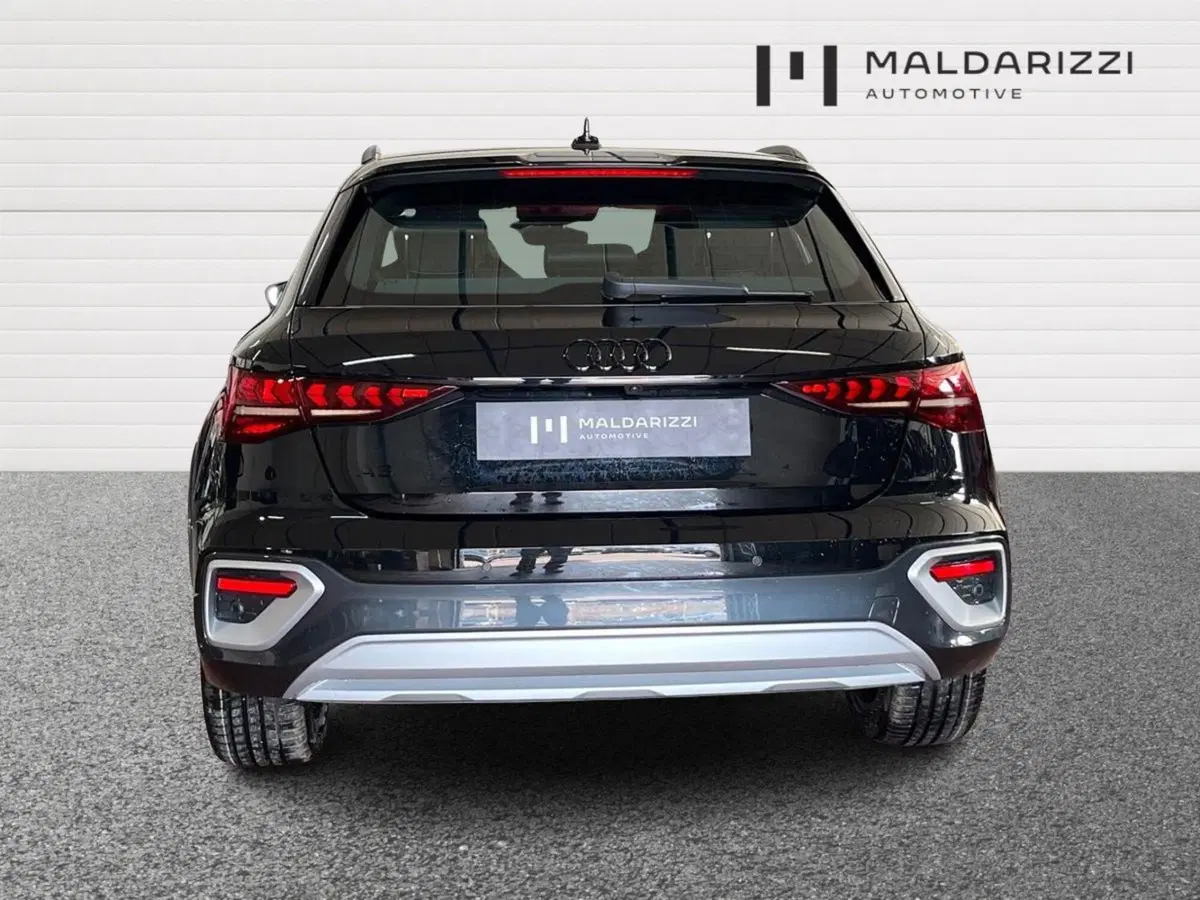 Audi A3 allstreet nuova a Taranto (3)