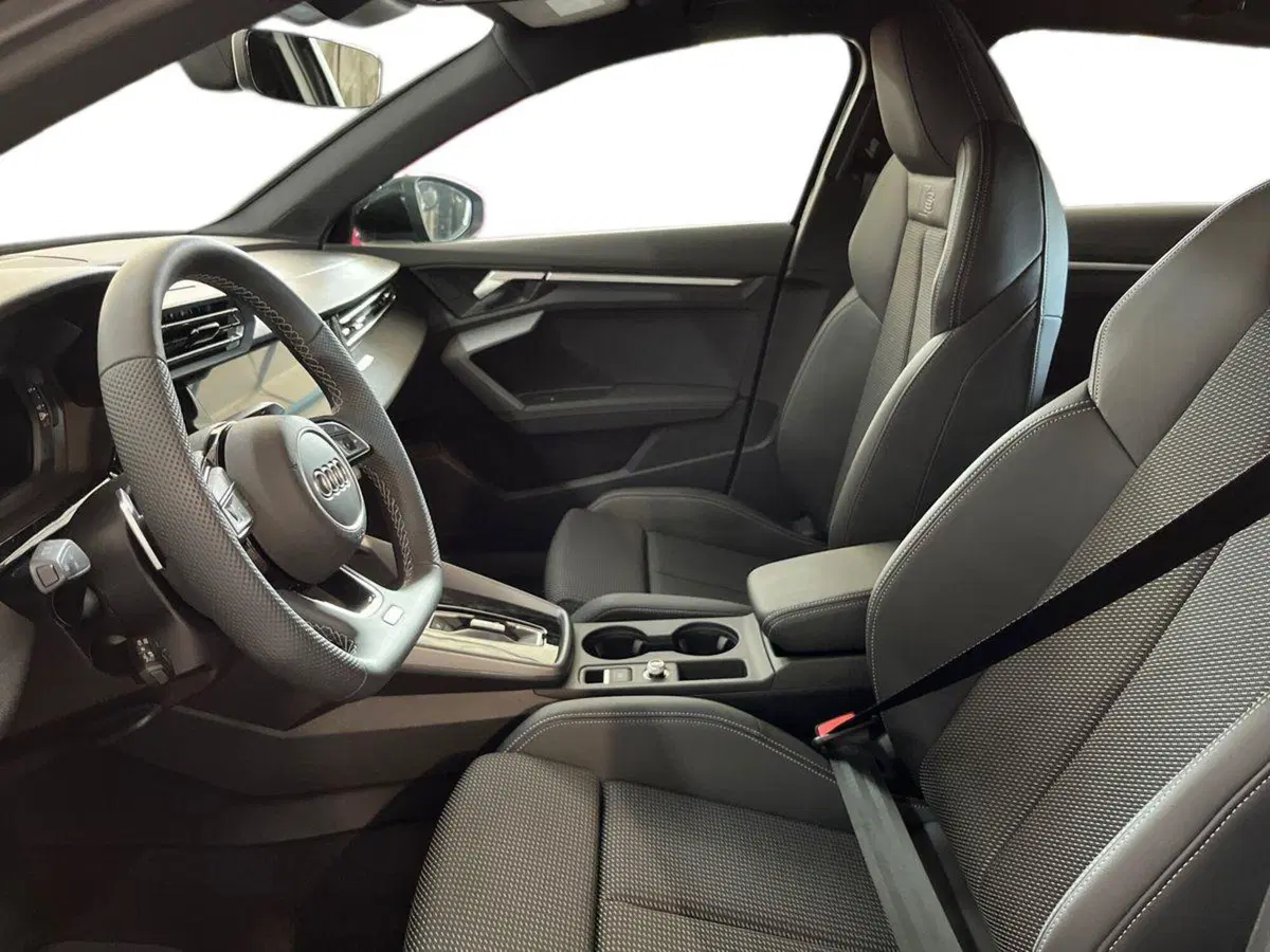 Audi A3 allstreet nuova a Taranto (7)