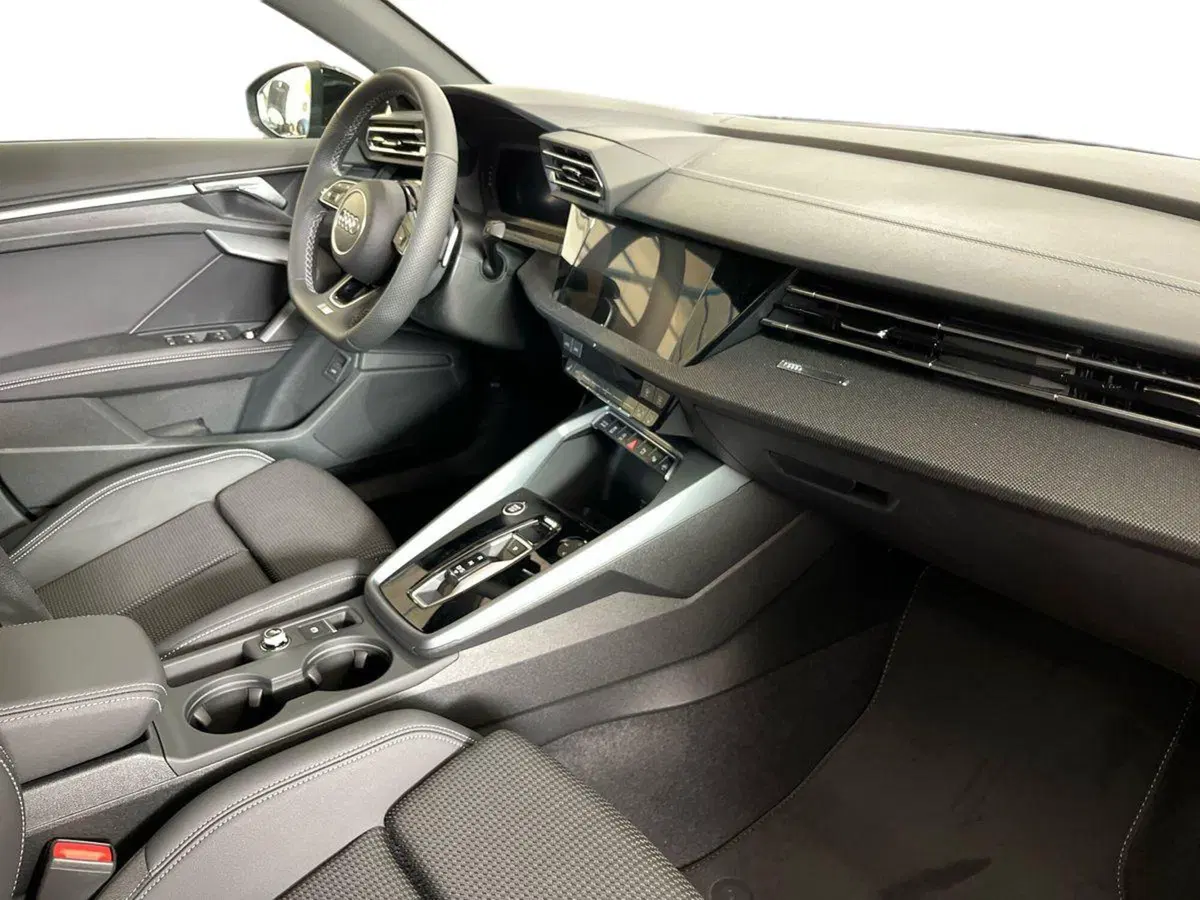 Audi A3 allstreet nuova a Taranto (9)