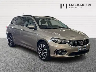 Fiat Tipo Station Wagon Tipo 1.6 Mjt S&amp;S DCT SW Lounge del 2018 usata a Bari