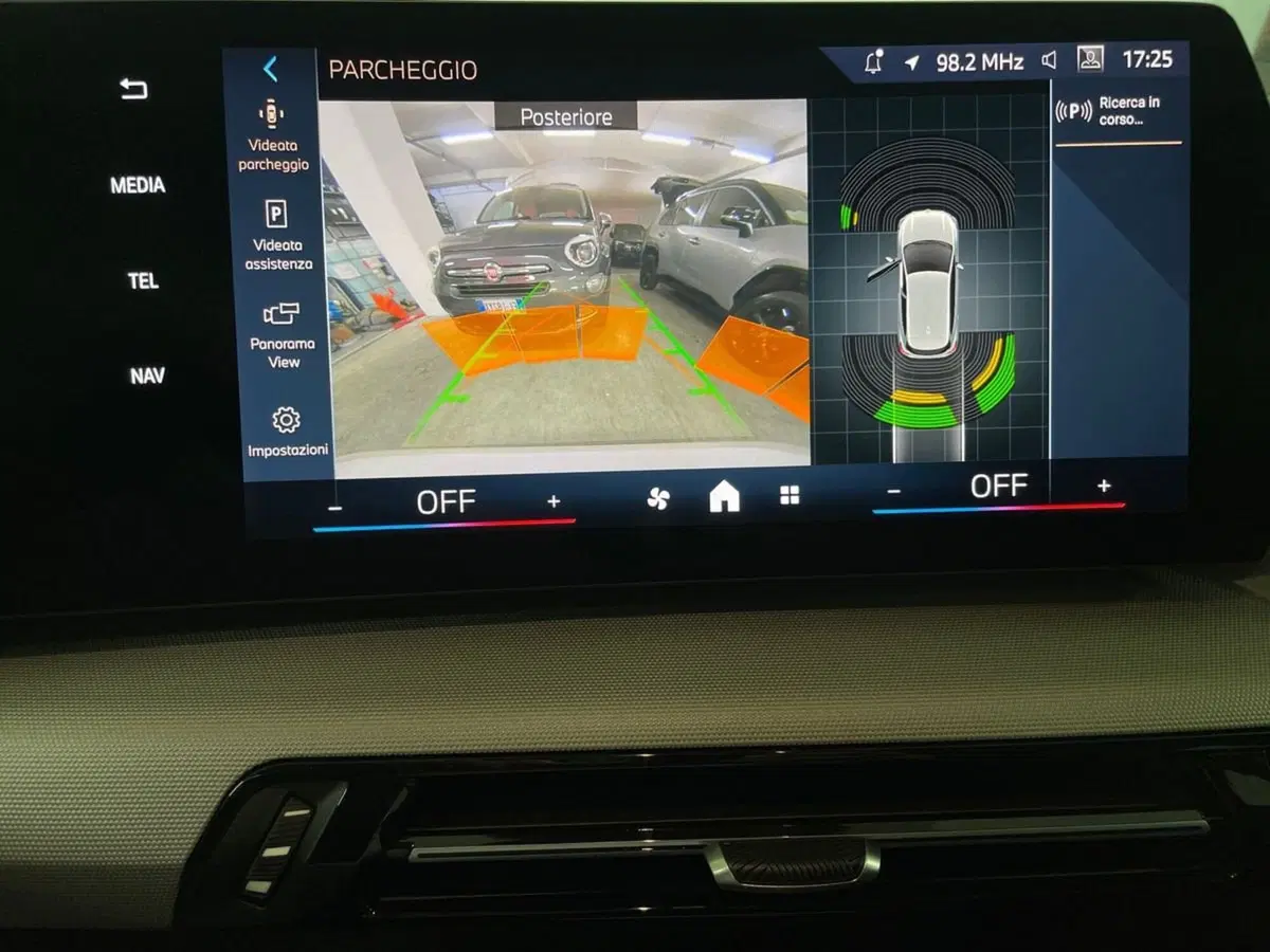 BMW Serie 2 Active Tourer usata a Macerata (18)