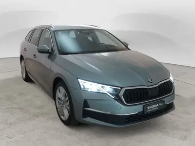 Skoda Octavia Station Wagon 2.0 tdi Style 150cv dsg nuova a Torino