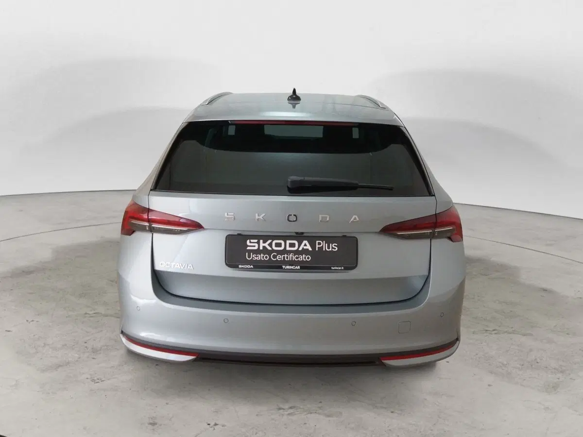 Skoda Octavia Station Wagon nuova a Torino (10)