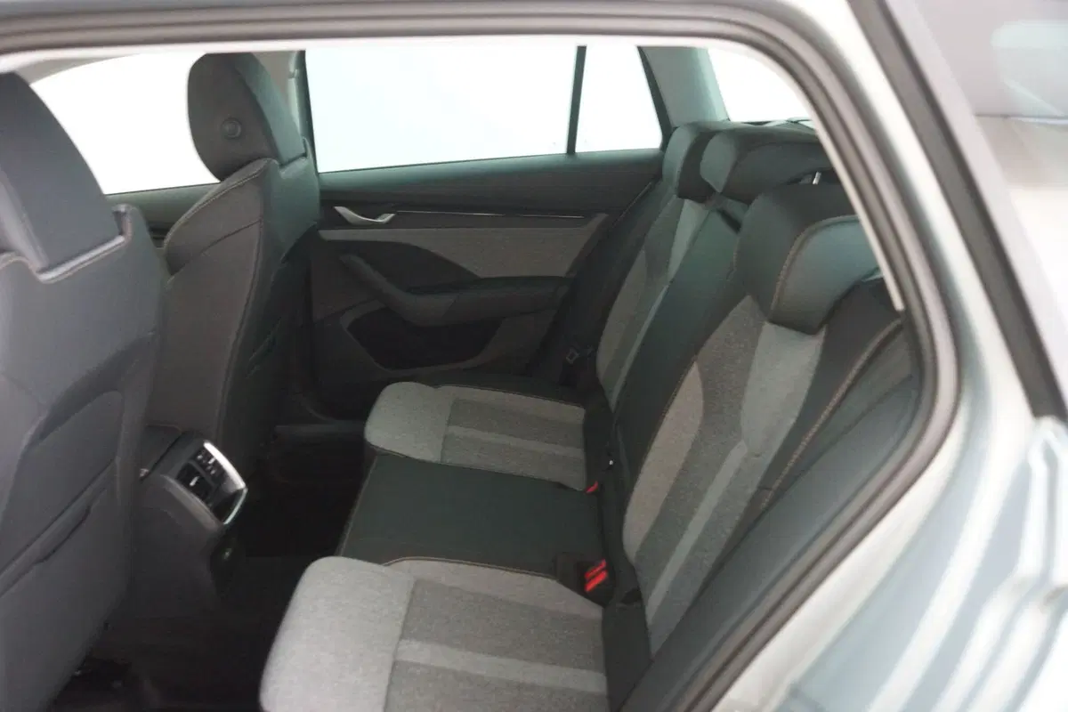 Skoda Octavia Station Wagon nuova a Torino (14)
