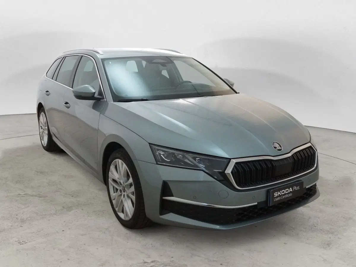 Skoda Octavia Station Wagon nuova a Torino (2)