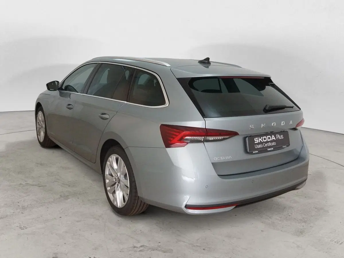 Skoda Octavia Station Wagon nuova a Torino (8)