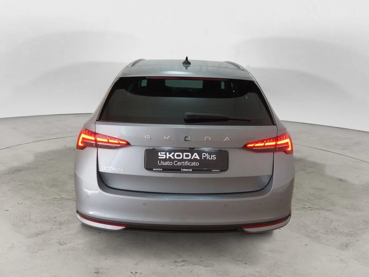 Skoda Octavia Station Wagon nuova a Torino (9)