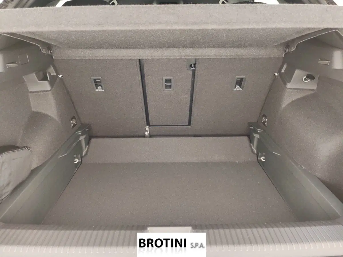 Volkswagen T-Roc usata a Massa-Carrara (16)