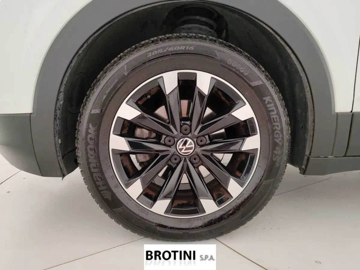 Volkswagen T-Cross usata a Massa-Carrara (6)