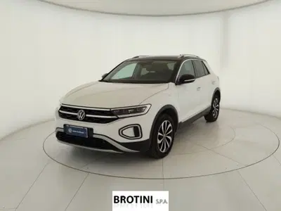 Volkswagen T-Roc 1.5 TSI ACT DSG Style BlueMotion Technology del 2023 usata a Massa