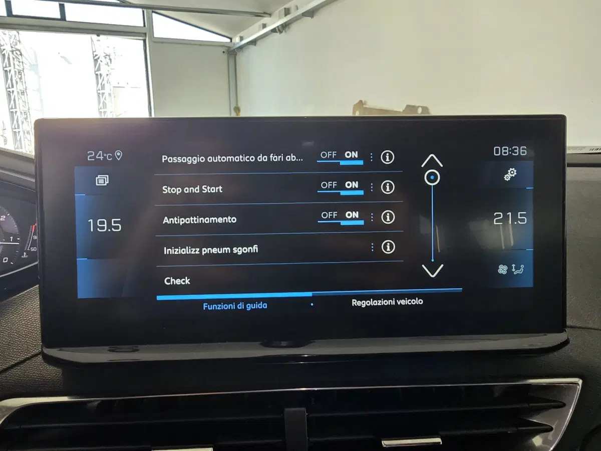 Peugeot 5008 usata a Massa-Carrara (7)