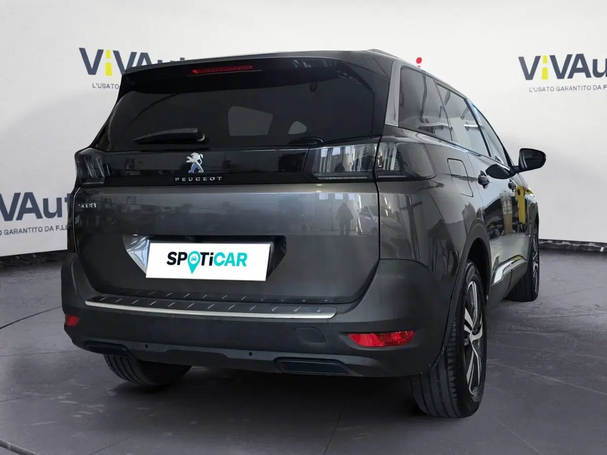 Peugeot 5008 usata a Massa-Carrara