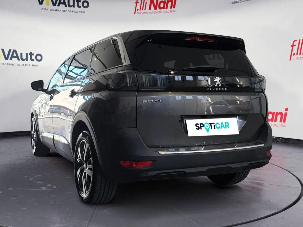 Peugeot 5008 usata a Massa-Carrara (11)