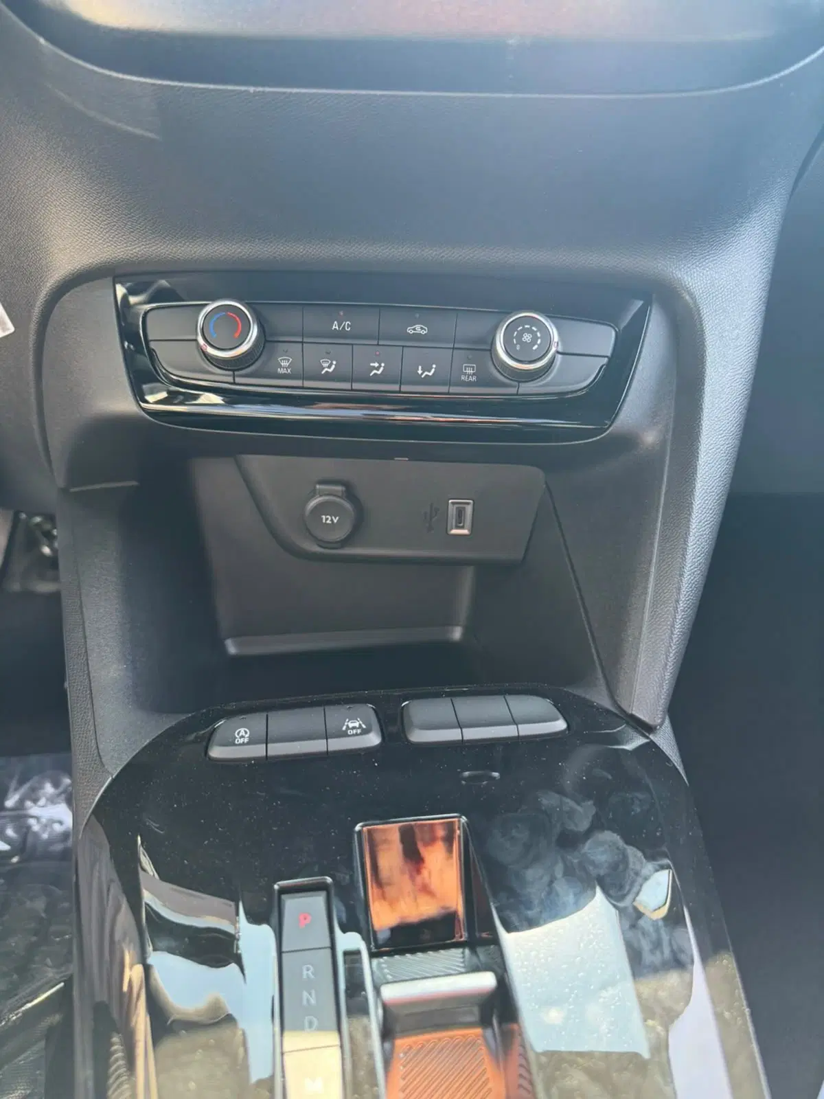 Opel Corsa nuova a Massa-Carrara (12)