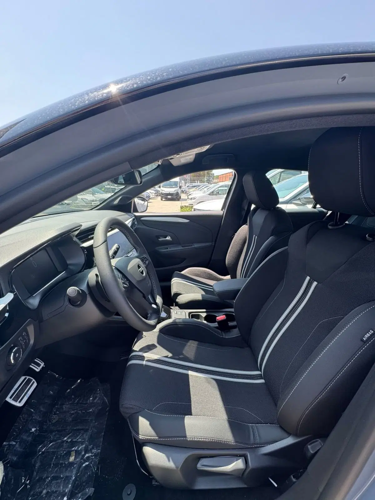 Opel Corsa nuova a Massa-Carrara (14)