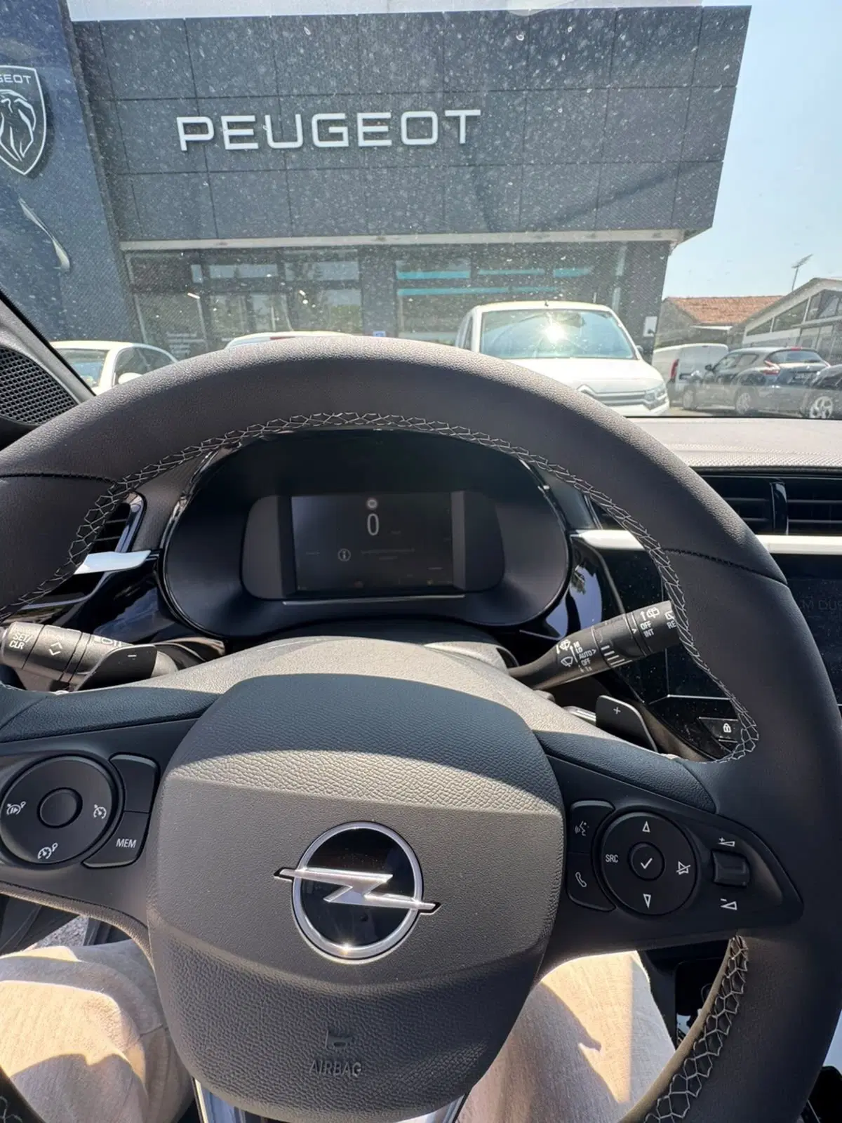 Opel Corsa nuova a Massa-Carrara (15)