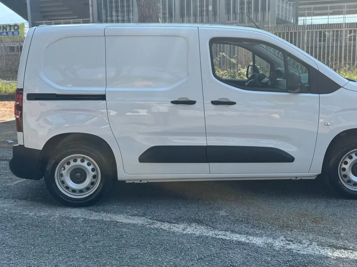 Peugeot Partner Furgone nuova a Massa-Carrara (17)