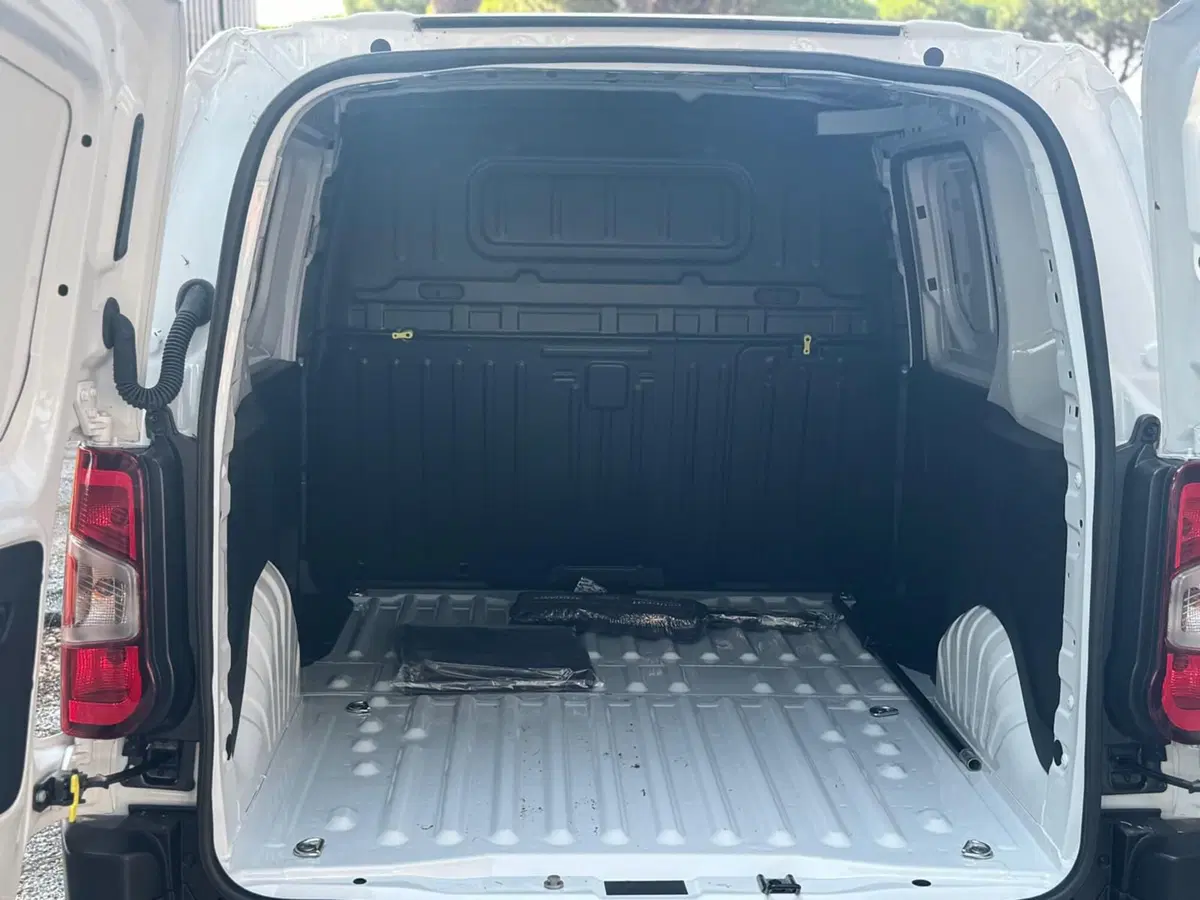 Peugeot Partner Furgone nuova a Massa-Carrara (4)