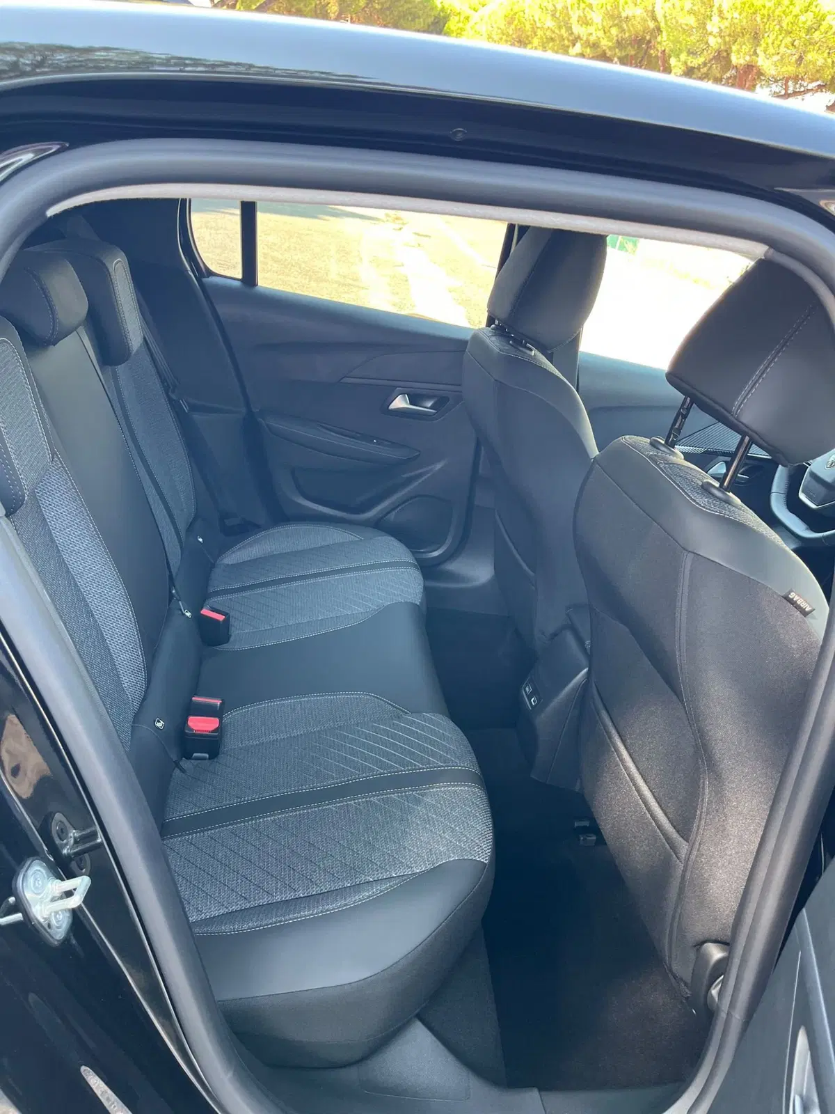 Peugeot 208 nuova a Massa-Carrara (13)