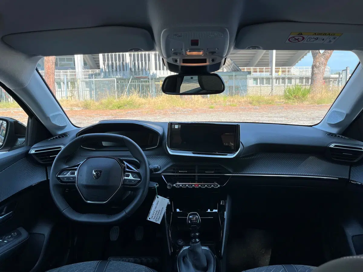 Peugeot 208 nuova a Massa-Carrara (14)