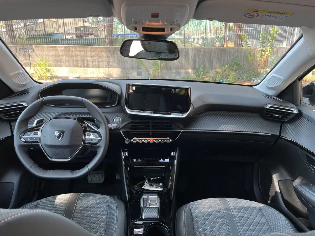 Peugeot 208 nuova a Massa-Carrara (15)