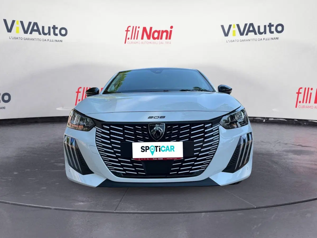 Peugeot 208 nuova a Massa-Carrara (3)