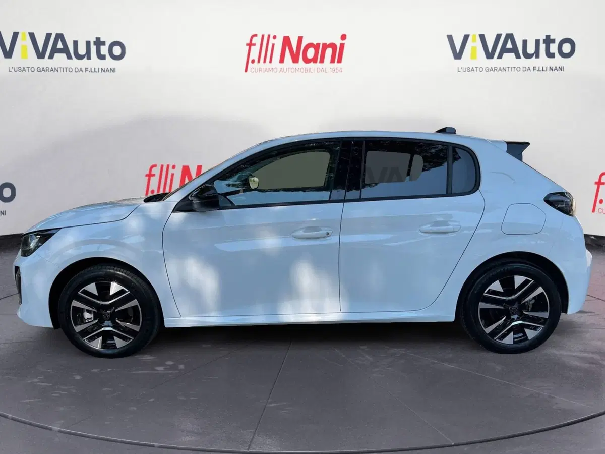 Peugeot 208 nuova a Massa-Carrara (5)