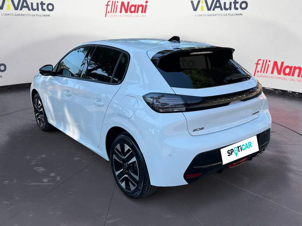 Peugeot 208 nuova a Massa-Carrara (6)
