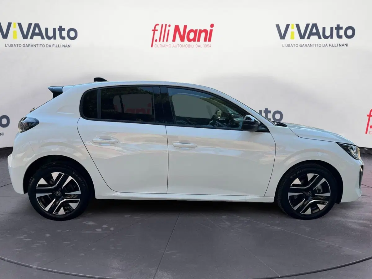 Peugeot 208 nuova a Massa-Carrara (9)