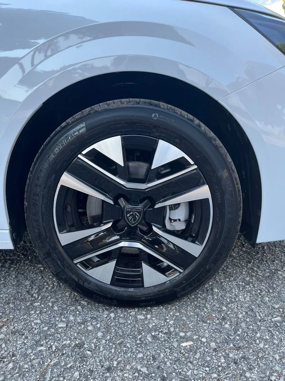 Peugeot 208 nuova a Massa-Carrara (13)