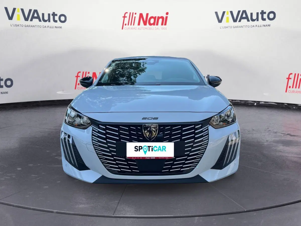Peugeot 208 nuova a Massa-Carrara (3)