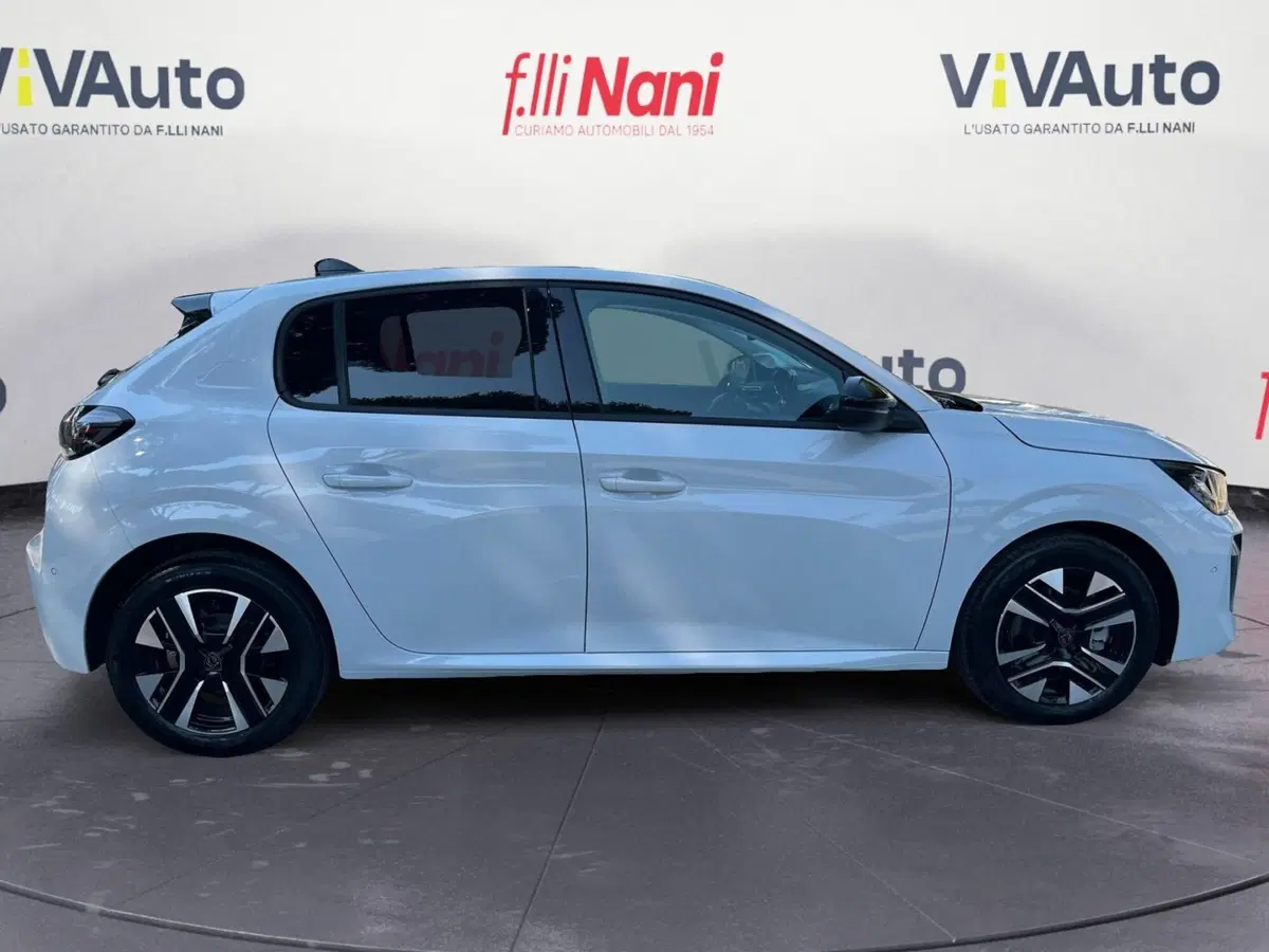 Peugeot 208 nuova a Massa-Carrara (7)