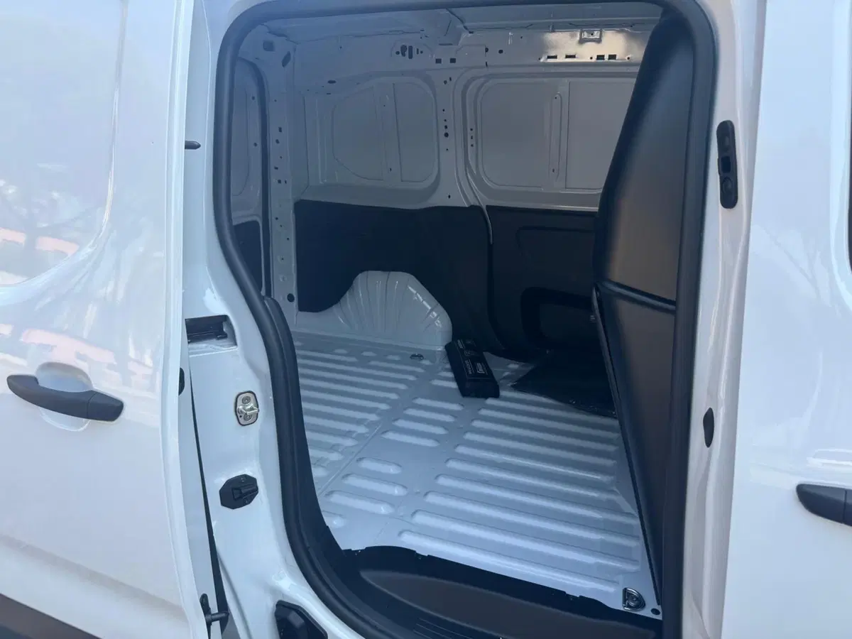 Peugeot Partner Furgone nuova a Massa-Carrara (11)