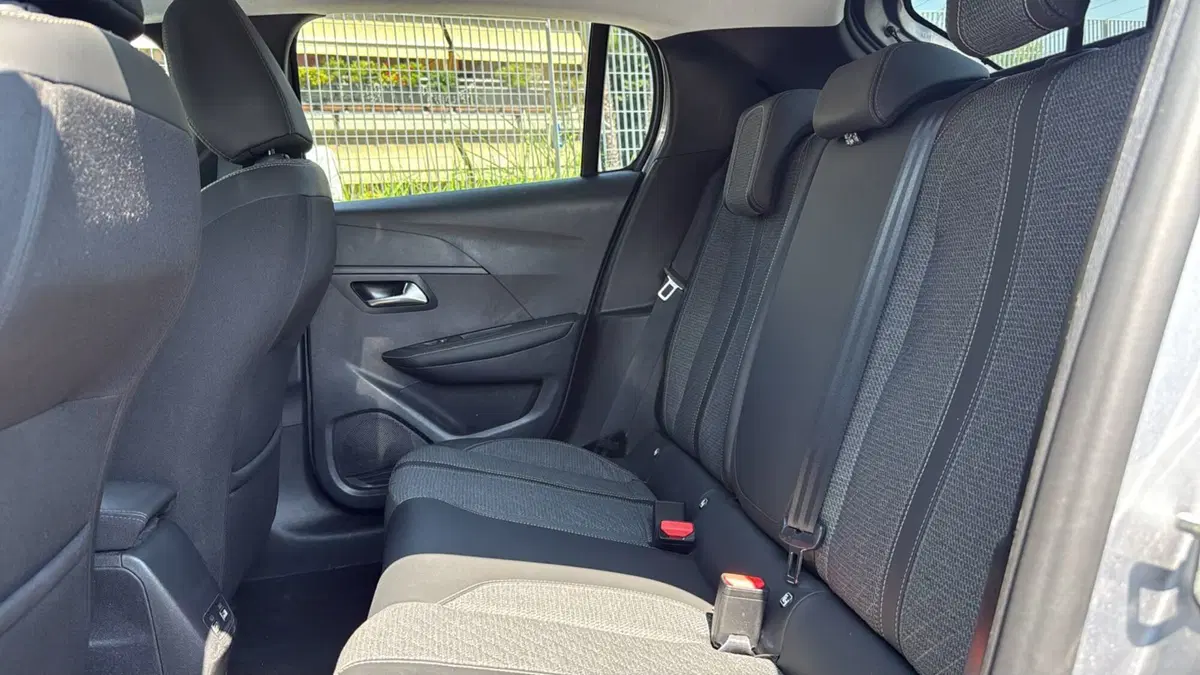 Peugeot 208 usata a Massa-Carrara (14)