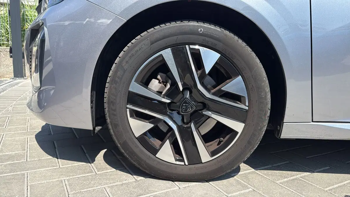 Peugeot 208 usata a Massa-Carrara (18)